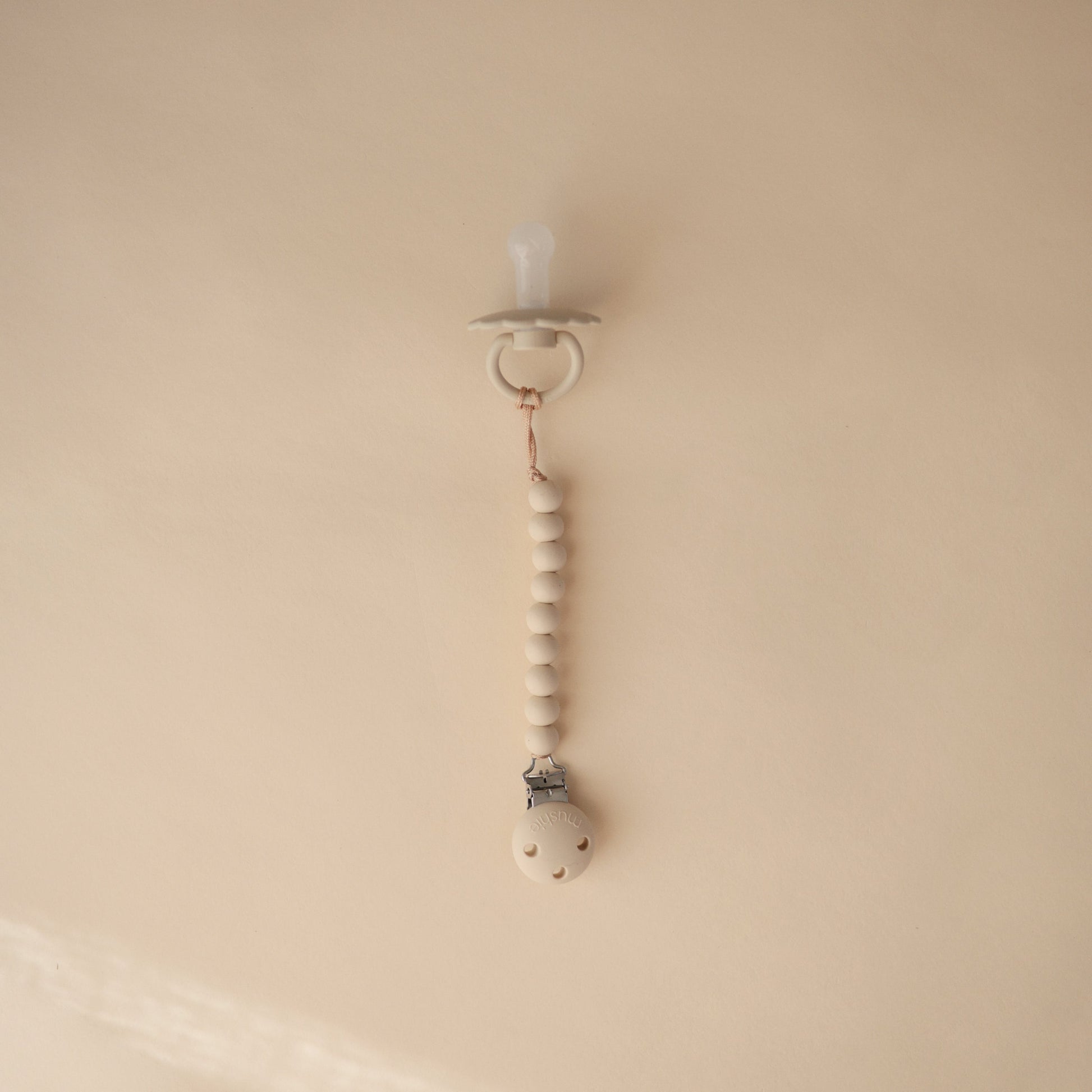 Silicone Pacifier Clip | Hera - Babies in Bloom