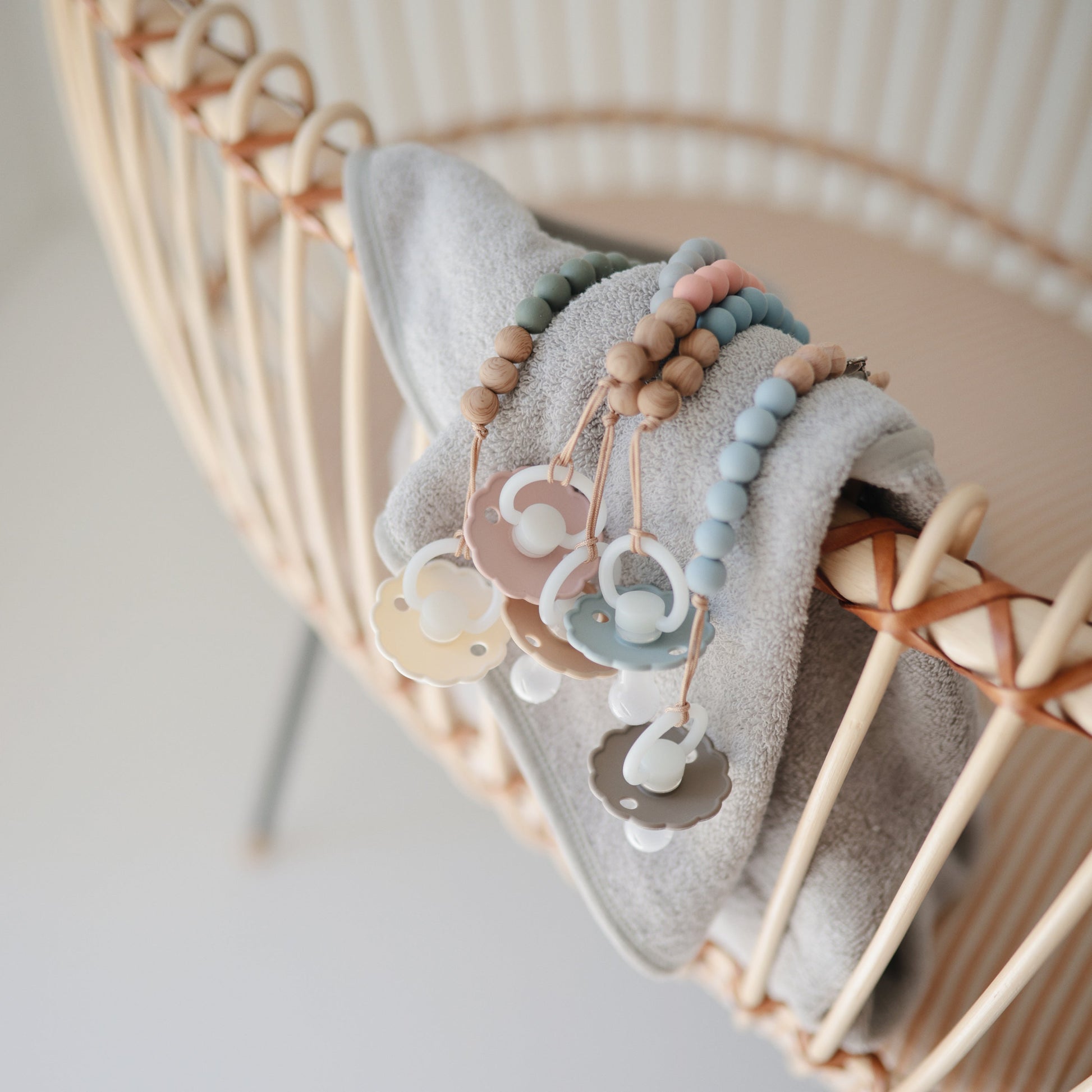 Silicone Pacifier Clip | Eva - Babies in Bloom