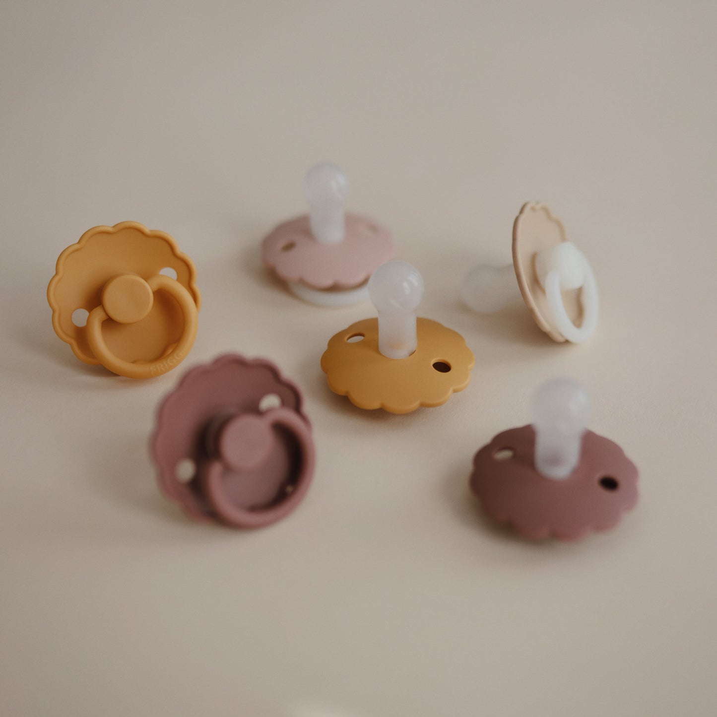 FRIGG Daisy Silicone Pacifier 2-Pack - Babies in Bloom