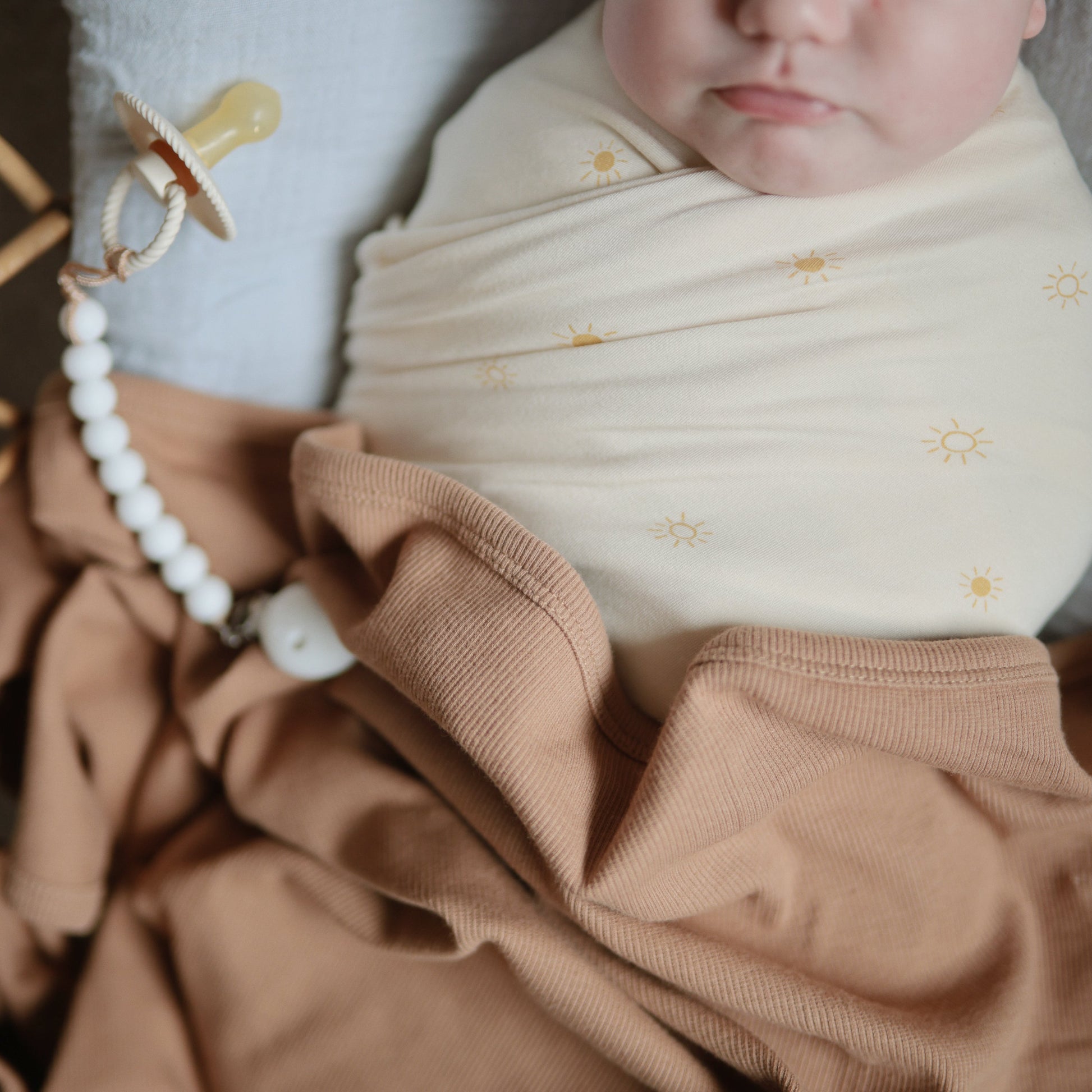 Silicone Pacifier Clip | Hera - Babies in Bloom